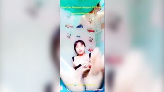 သွားပွတ်တံနဲ့ အာသာဖြေ – Solo Girl Toothbrush Masturbation